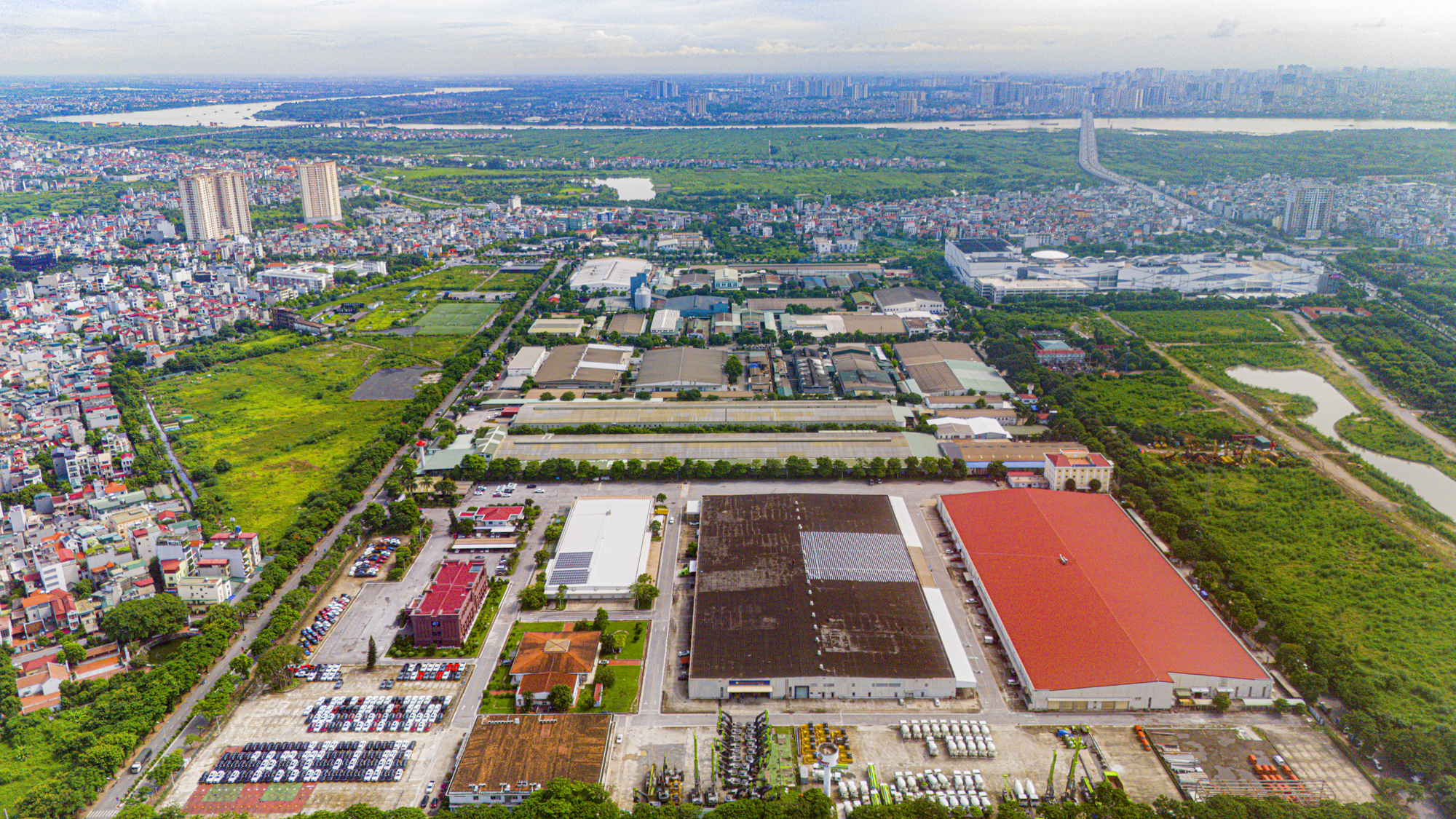 Toàn cảnh hai bên bờ sông Hồng trước khi siêu dự án đại lộ 300.000 tỷ đồng vẽ nên kỳ tích - Ảnh 3