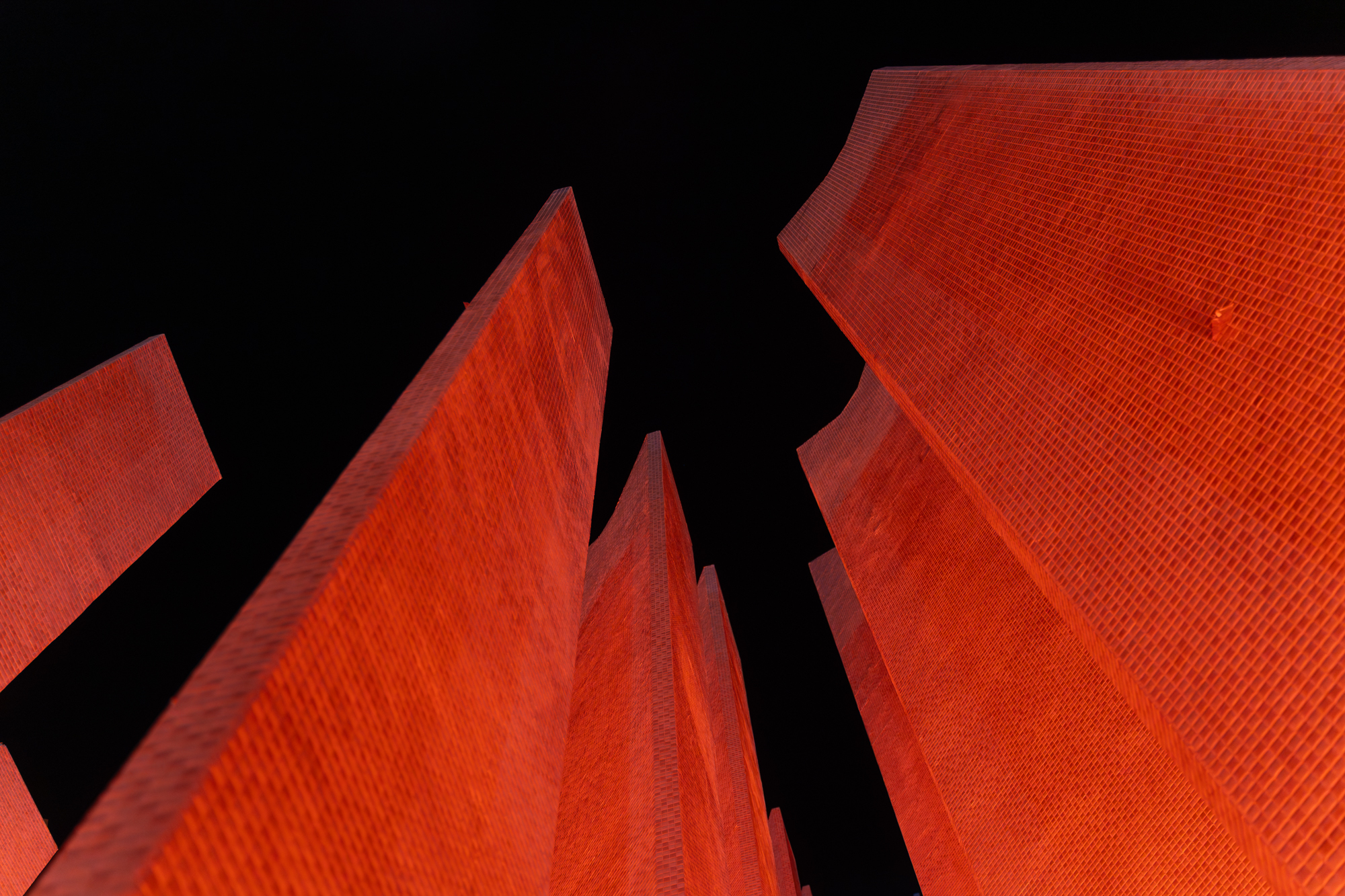 Cận cảnh tòa tháp có 143 trụ bê tông, trị giá 155 tỷ, là món quà của Sun Group: Thi công nhanh kỷ lục, vừa hoàn thành đã là điểm hot check in - Ảnh 4