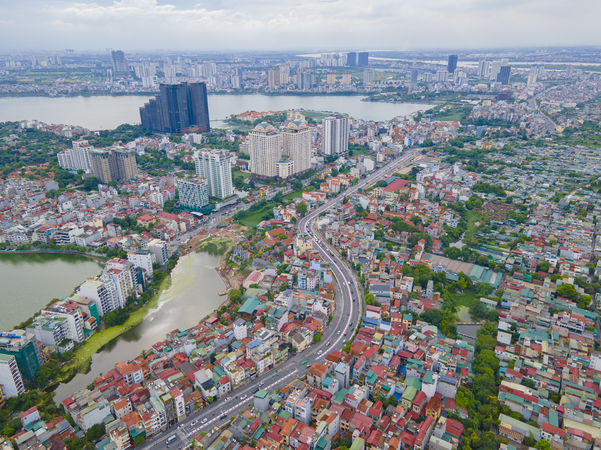 Toàn cảnh hai bên bờ sông Hồng trước khi siêu dự án đại lộ 300.000 tỷ đồng vẽ nên kỳ tích - Ảnh 4
