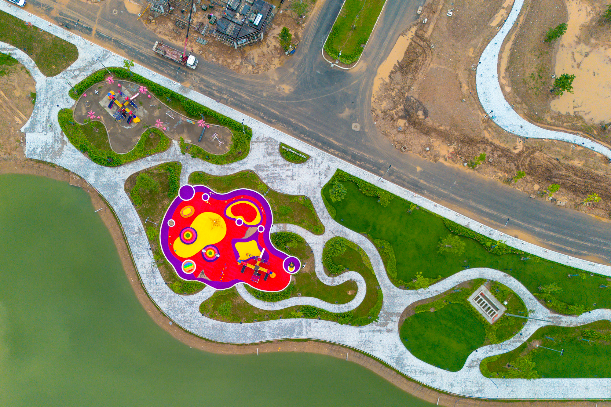 Thay bạn đi thăm dự án đáng chú ý nhất phía Tây Hà Nội của Vinhomes: Tiến độ ấn tượng, sắp khánh thành công viên, giá biệt thự đơn lập thấp nhất 70 tỷ đồng - Ảnh 4