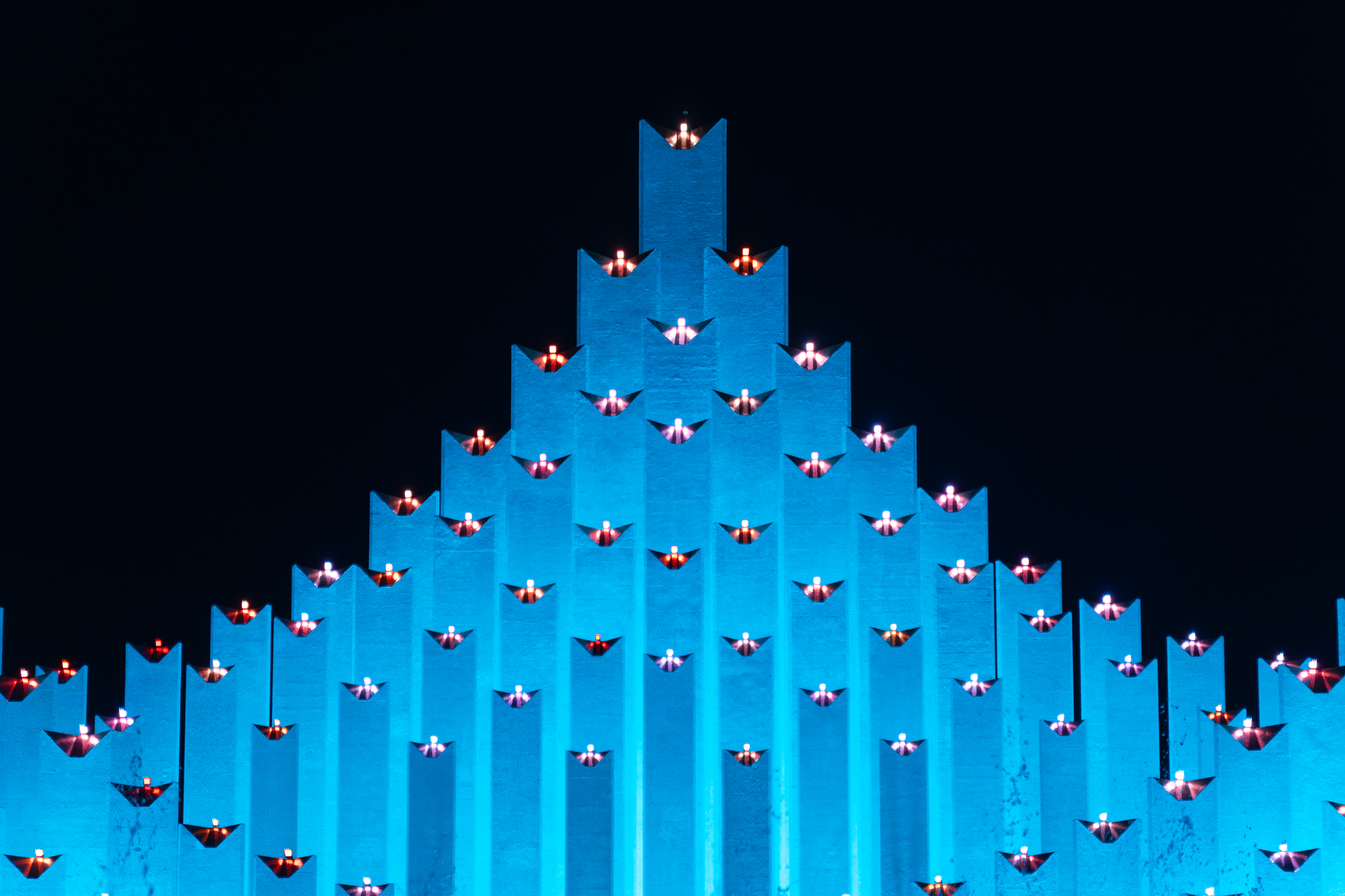 Cận cảnh tòa tháp có 143 trụ bê tông, trị giá 155 tỷ, là món quà của Sun Group: Thi công nhanh kỷ lục, vừa hoàn thành đã là điểm hot check in - Ảnh 5