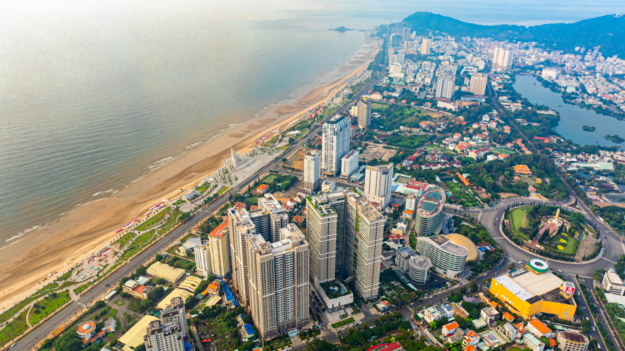 Cận cảnh tòa tháp có 143 trụ bê tông, trị giá 155 tỷ, là món quà của Sun Group: Thi công nhanh kỷ lục, vừa hoàn thành đã là điểm hot check in - Ảnh 8