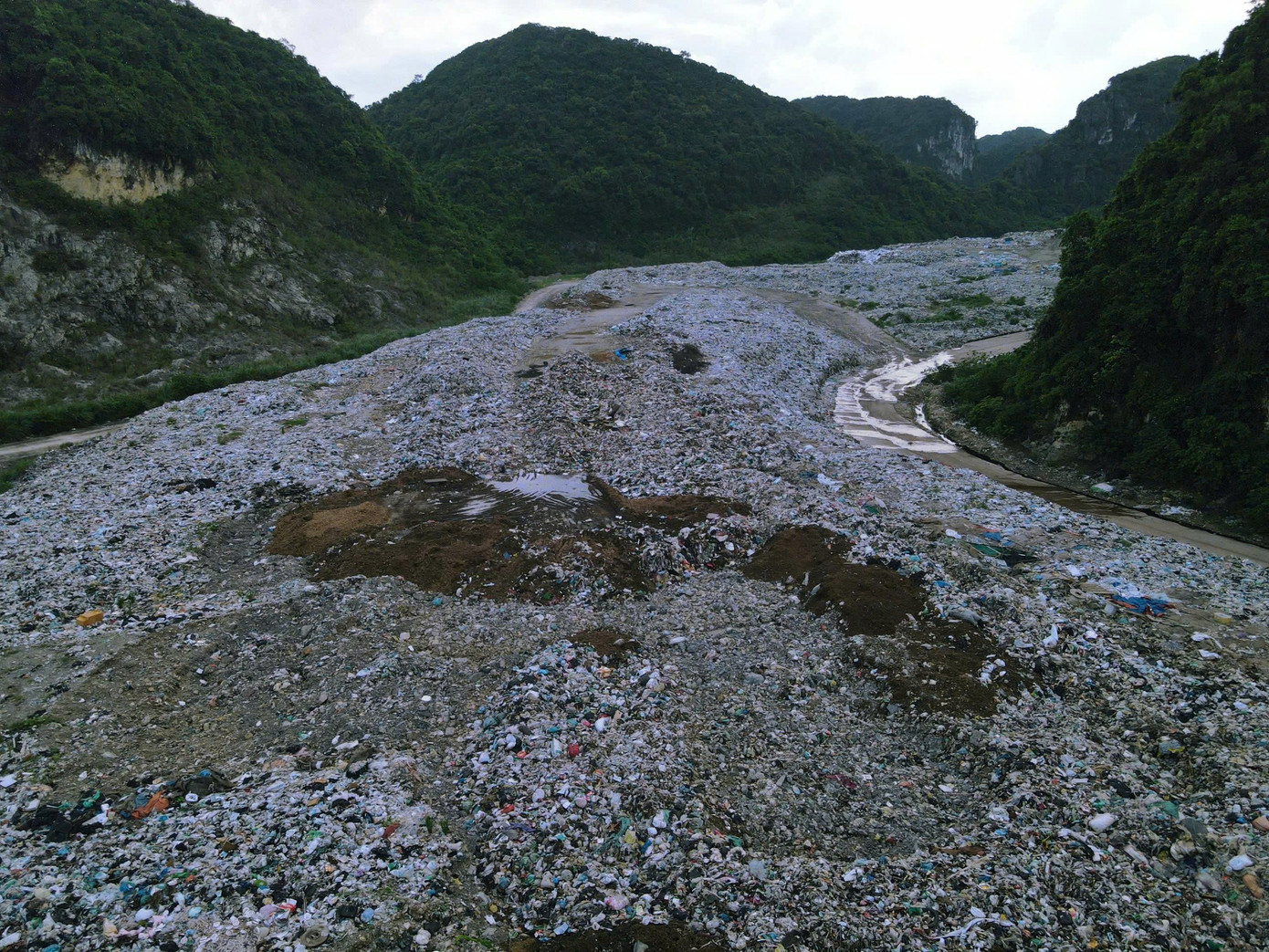 Giải cứu thung lũng đang 'chết' dần vì rác ở Ninh Bình - Ảnh 4