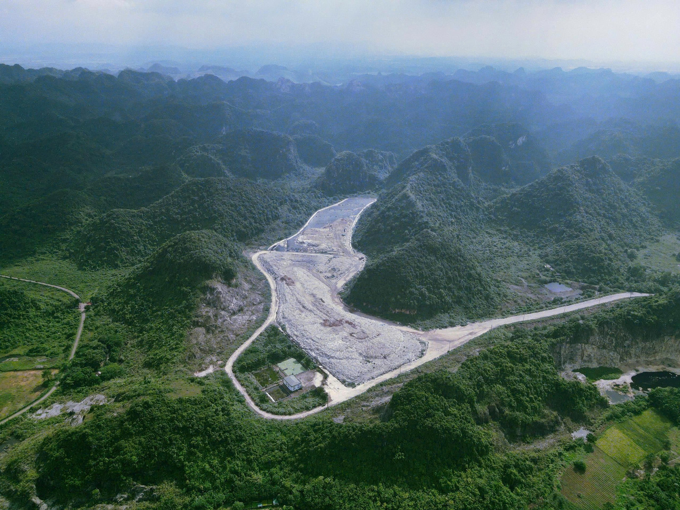 Giải cứu thung lũng đang 'chết' dần vì rác ở Ninh Bình - Ảnh 1