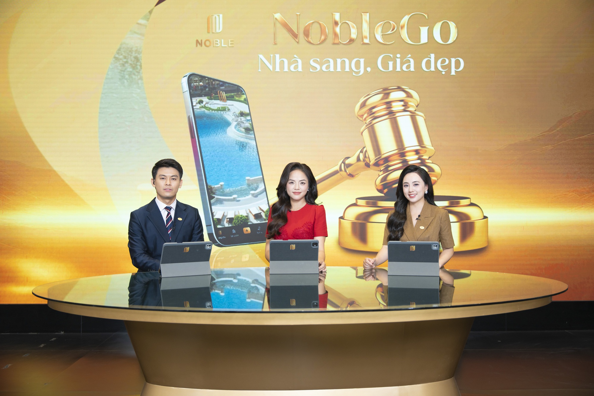 Bất ngờ nhà phố 100m² mặt đường nối Hoàng Quốc Việt kéo dài chốt deal 34 tỷ trên sóng livestream - Ảnh 1