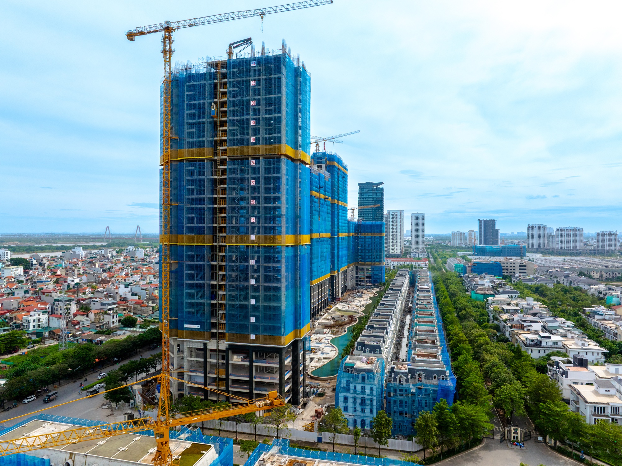 Soi tiến độ hai dự án hàng hiệu Noble Crystal của Sunshine Group tại Hà Nội - Ảnh 2