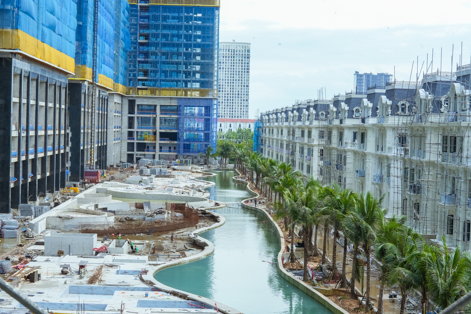 Soi tiến độ hai dự án hàng hiệu Noble Crystal của Sunshine Group tại Hà Nội - Ảnh 3