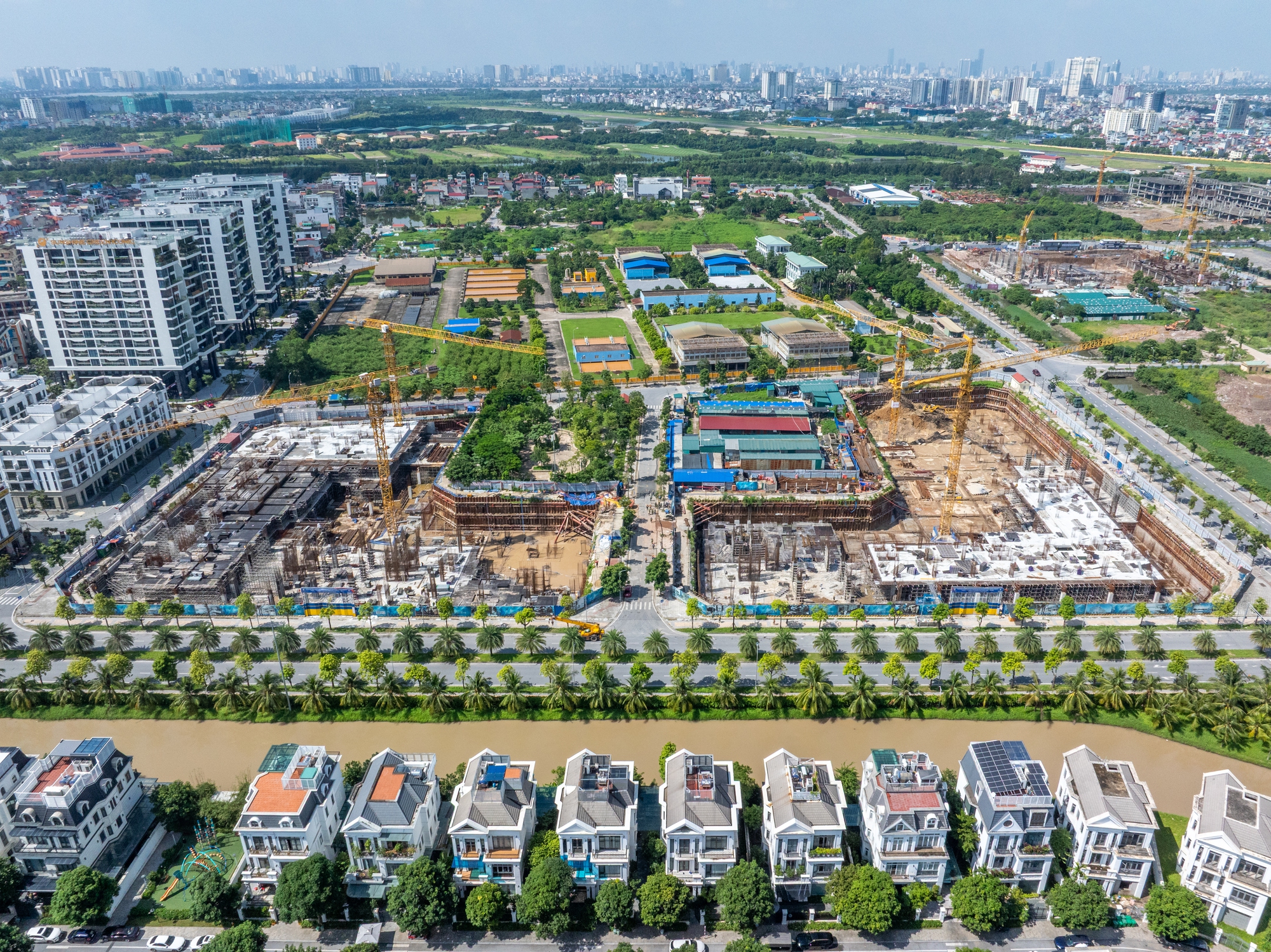 Soi tiến độ hai dự án hàng hiệu Noble Crystal của Sunshine Group tại Hà Nội - Ảnh 4