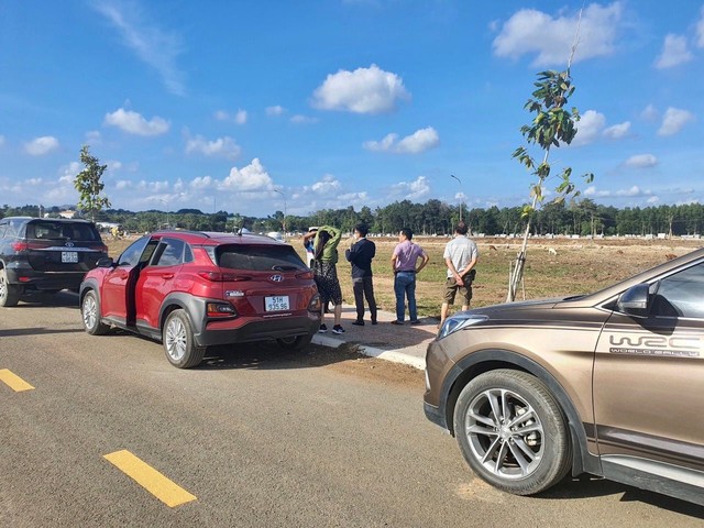 Bộ Xây dựng sẽ đề xuất cơ chế kiểm soát, kiềm chế giá bất động sản - Ảnh 1