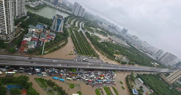 Thấy gì từ việc Hà Nội bị 'nhấn chìm' sau trận mưa lớn?