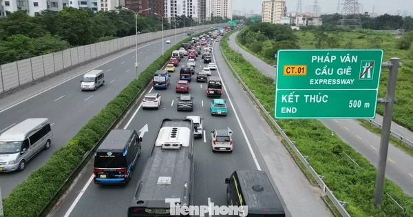 Hiện trạng quá tải trên cao tốc Pháp Vân - Cầu Giẽ sắp mở rộng lên 12 làn xe