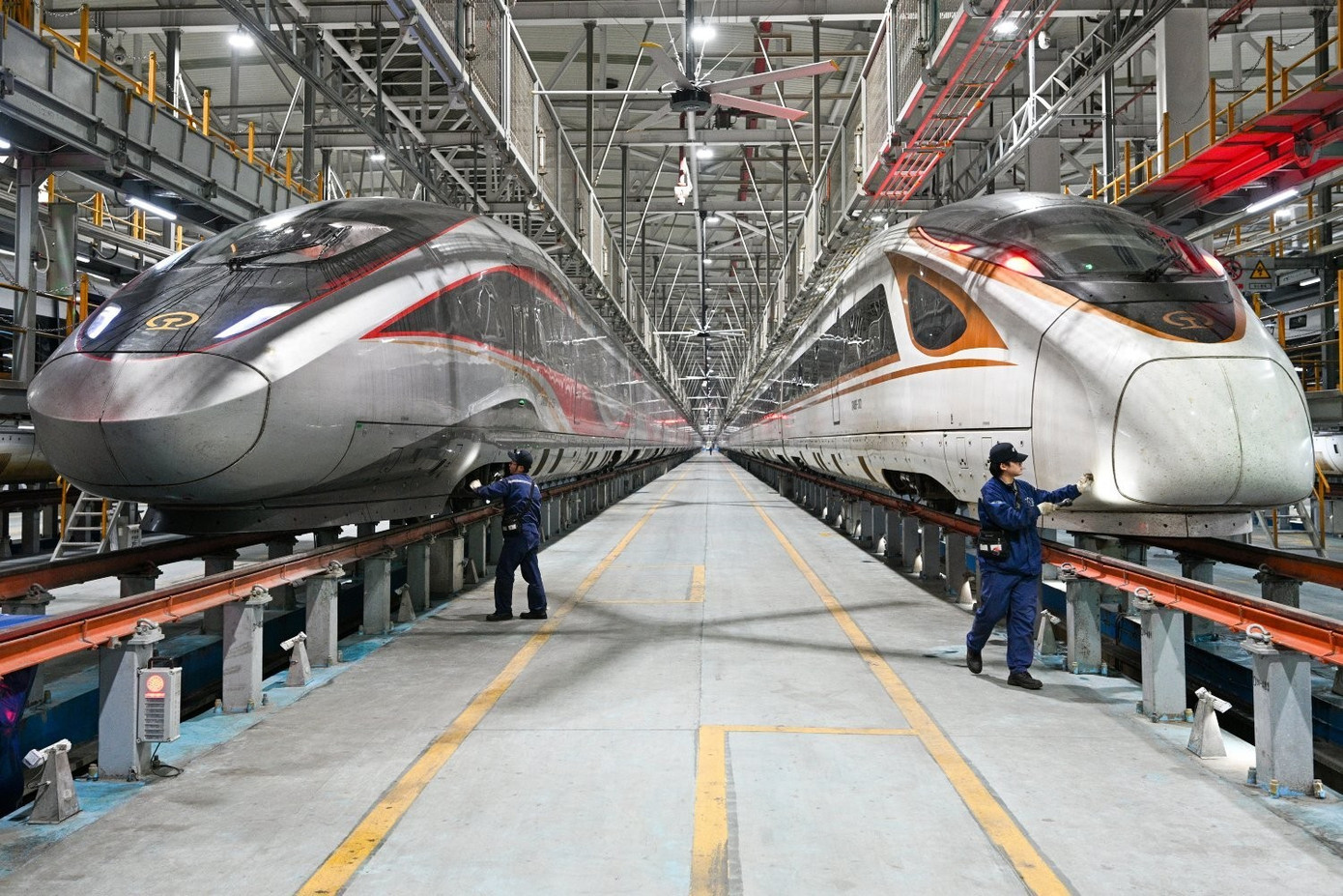 Cần bao nhiêu người vận hành đường sắt tốc độ cao và các metro? - Ảnh 1