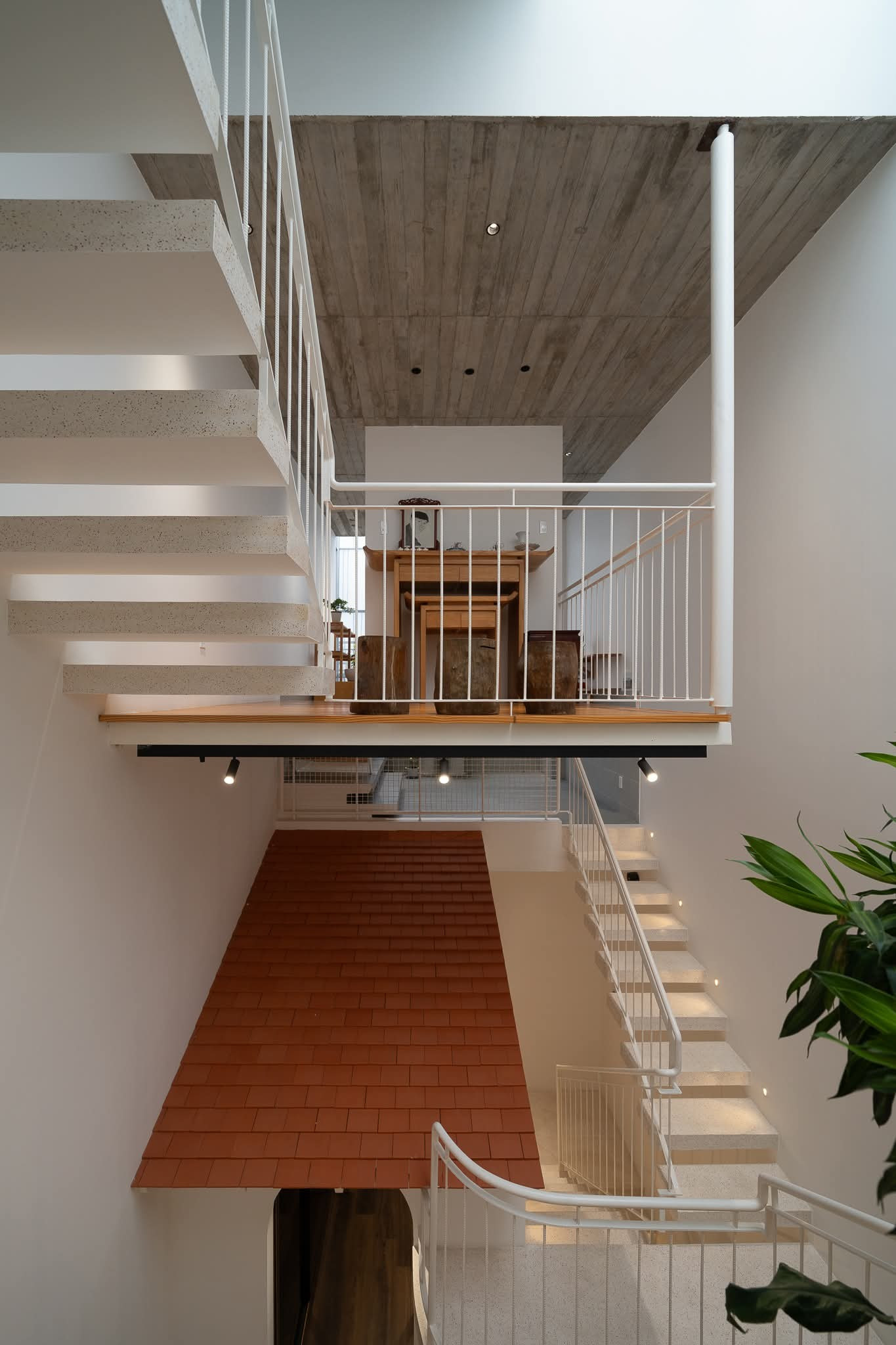 Ngôi nhà sum vầy ba thế hệ giữa ánh sáng và không gian mở - Ảnh 9