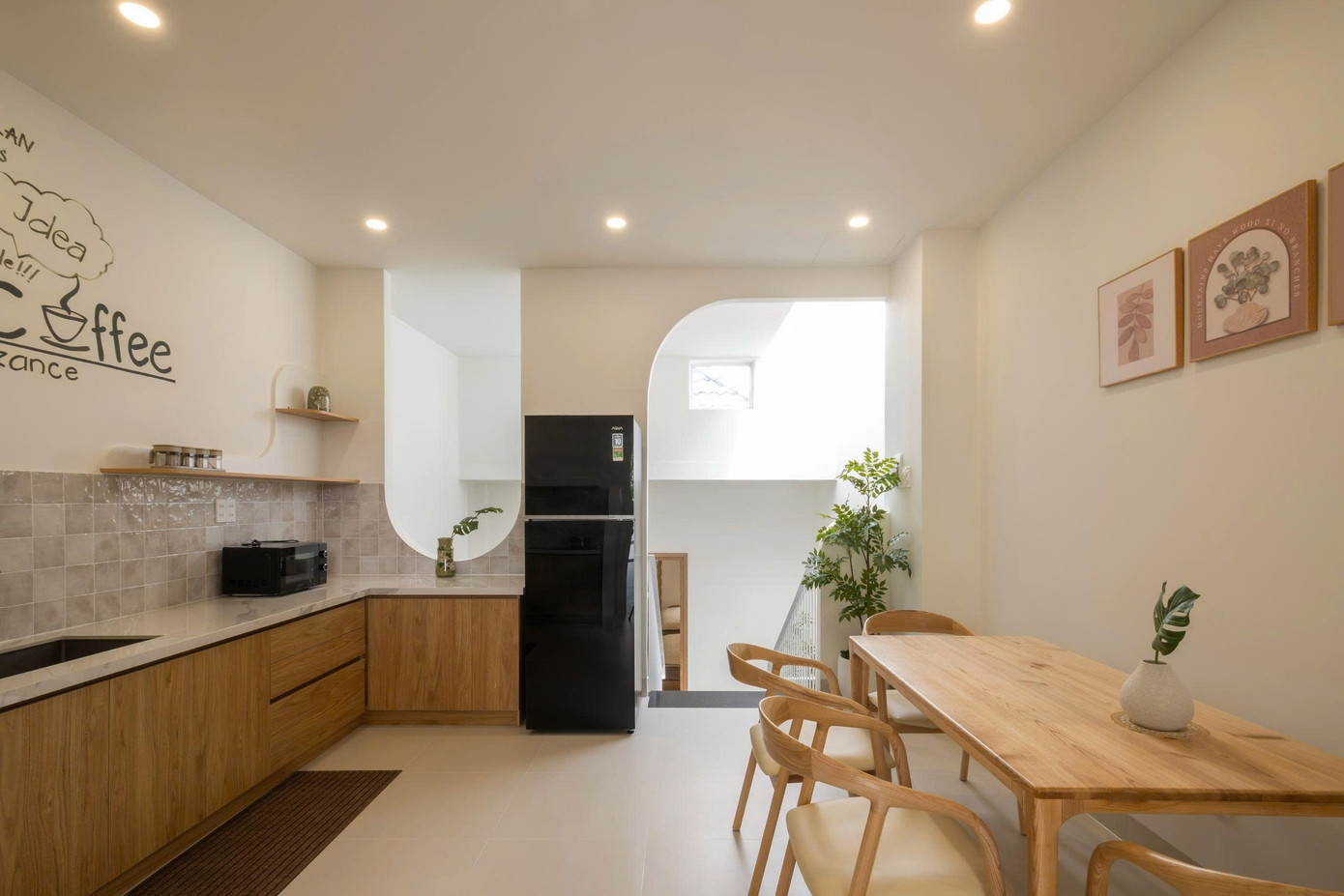 Nhà phố 2 tầng chuyển đổi chức năng với tông màu thanh lịch dễ chịu - Ảnh 10