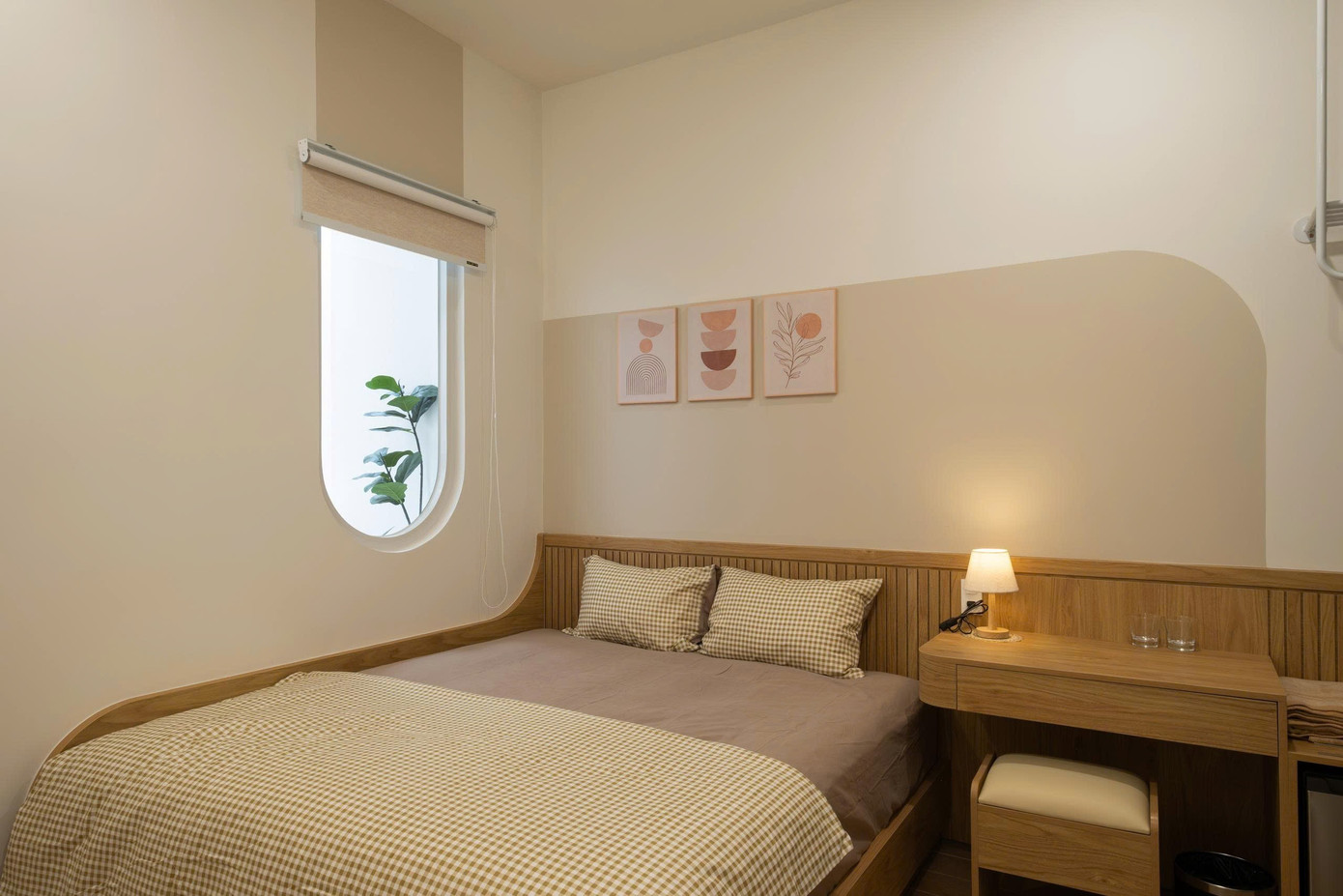 Nhà phố 2 tầng chuyển đổi chức năng với tông màu thanh lịch dễ chịu - Ảnh 16