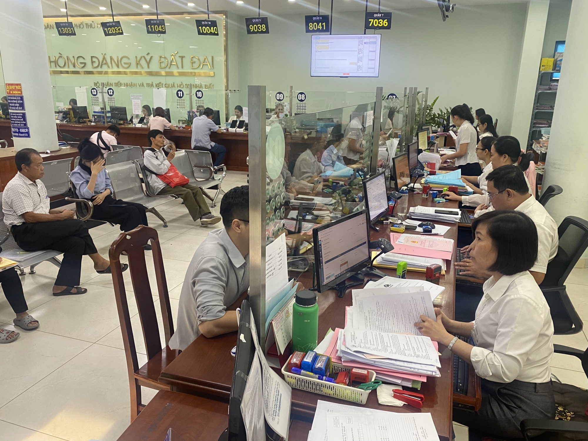 TP HCM: Đề xuất phương án thu lệ phí cấp sổ hồng - Ảnh 1