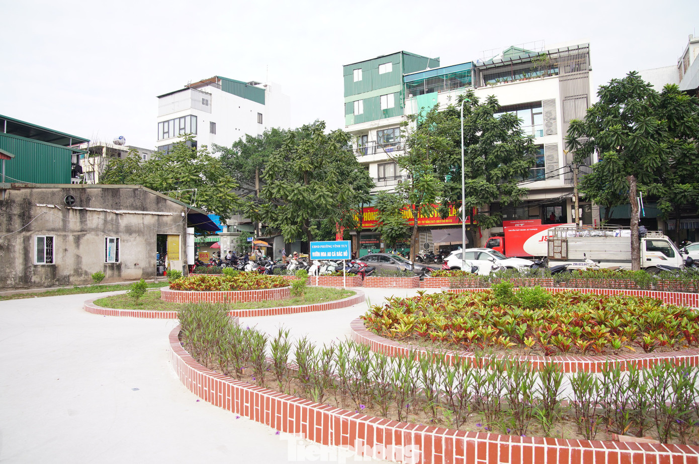 Lều lán, nhà tôn trái phép hóa vườn hoa tại khu chung cư đông đúc bậc nhất Thủ đô - Ảnh 2