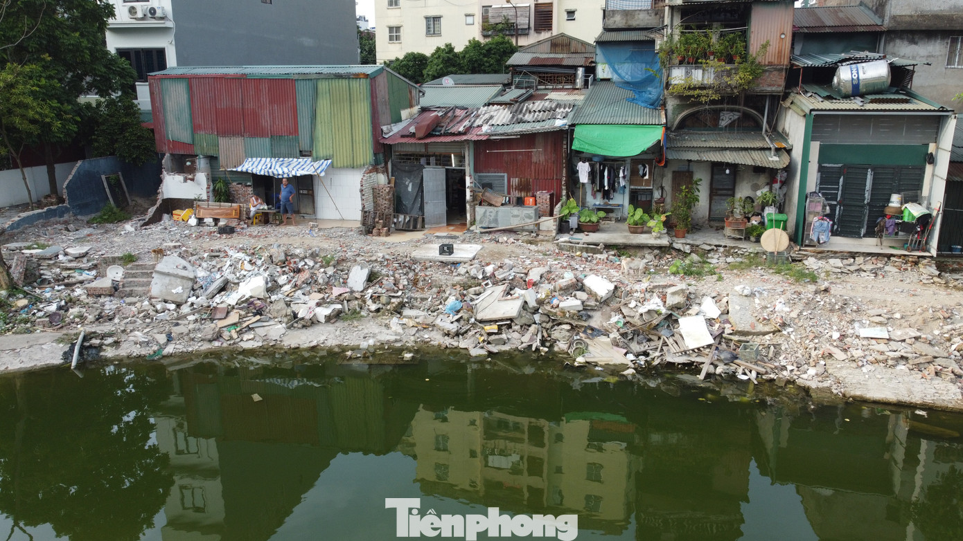 Lều lán, nhà tôn trái phép hóa vườn hoa tại khu chung cư đông đúc bậc nhất Thủ đô - Ảnh 13