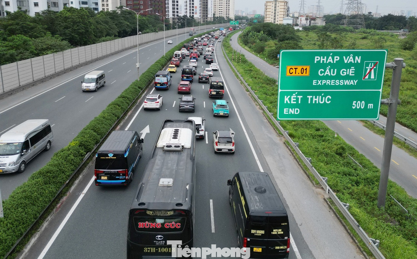 Hiện trạng quá tải trên cao tốc Pháp Vân - Cầu Giẽ sắp mở rộng lên 12 làn xe - Ảnh 1