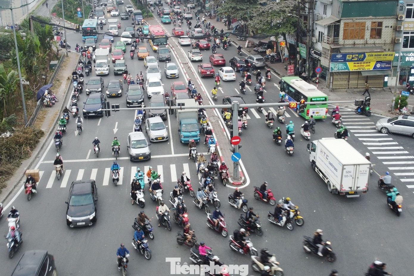 Thực trạng tại 4 'điểm đen' ùn tắc giao thông được Hà Nội ưu tiên xử lý - Ảnh 1