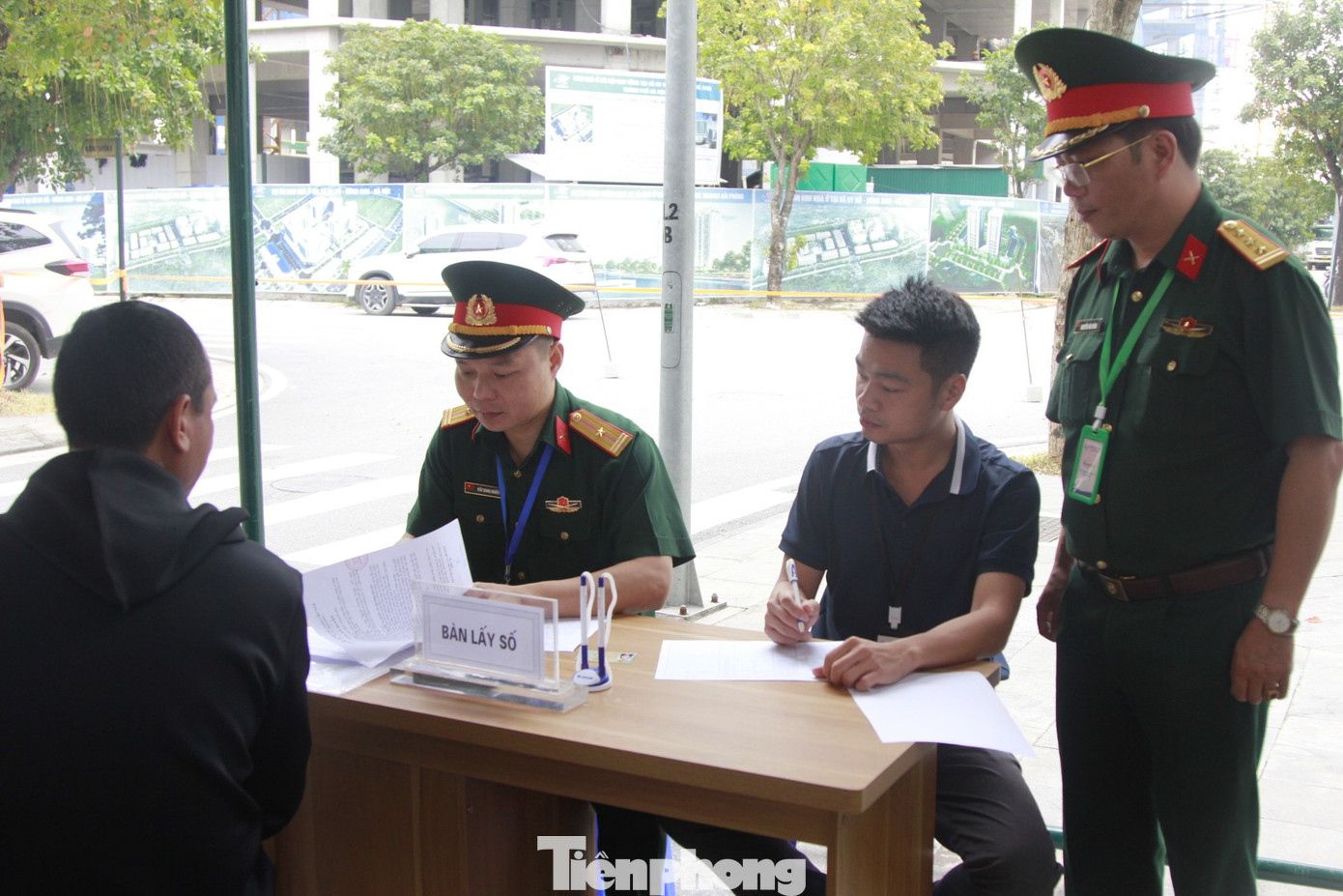 Hà Nội: Không còn cảnh chen chân xếp hàng nộp hồ sơ mua NOXH sau động thái của chủ đầu tư - Ảnh 9
