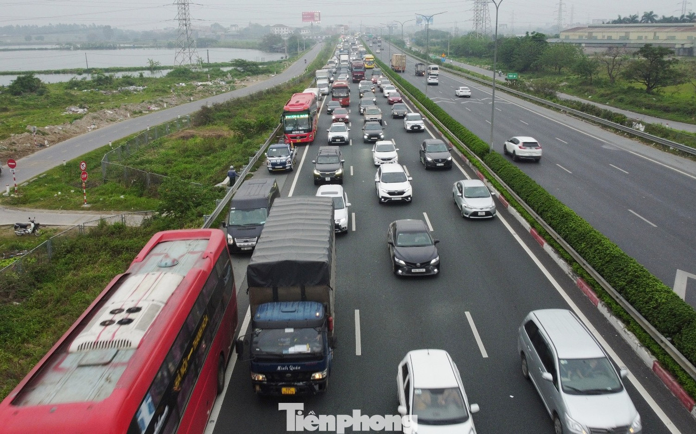 Hiện trạng quá tải trên cao tốc Pháp Vân - Cầu Giẽ sắp mở rộng lên 12 làn xe - Ảnh 2