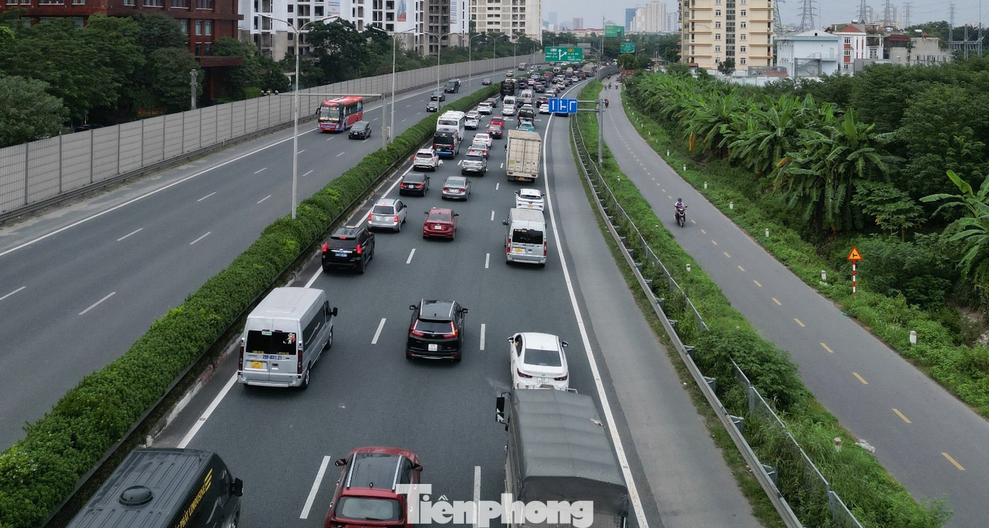 Hiện trạng quá tải trên cao tốc Pháp Vân - Cầu Giẽ sắp mở rộng lên 12 làn xe - Ảnh 4