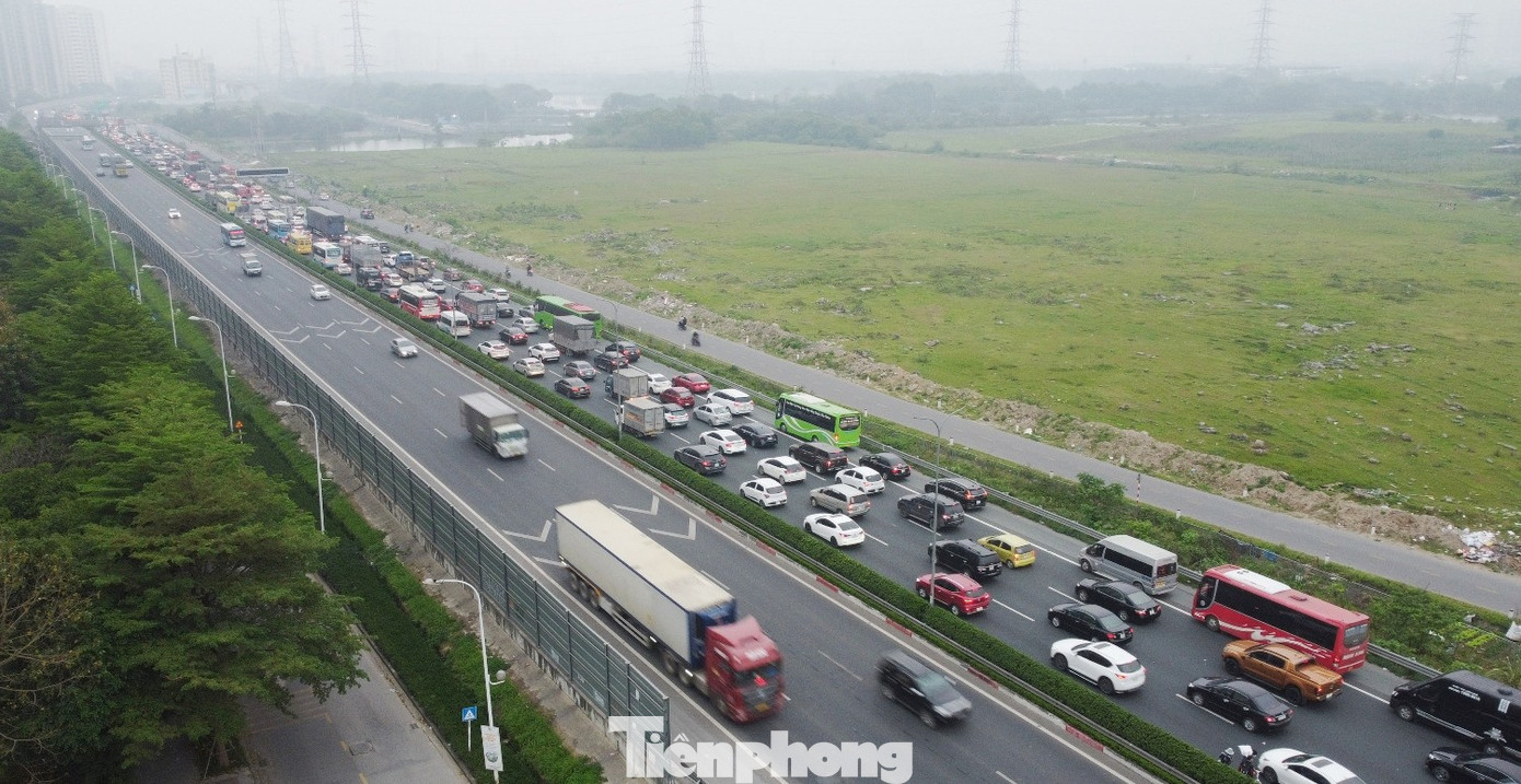 Hiện trạng quá tải trên cao tốc Pháp Vân - Cầu Giẽ sắp mở rộng lên 12 làn xe - Ảnh 5