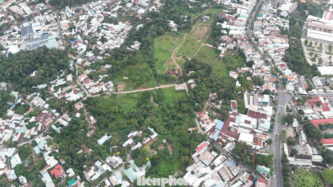 Nhìn từ trên cao khu đất 'vàng’ giữa trung tâm TPHCM bỏ hoang nhiều năm - Ảnh 3