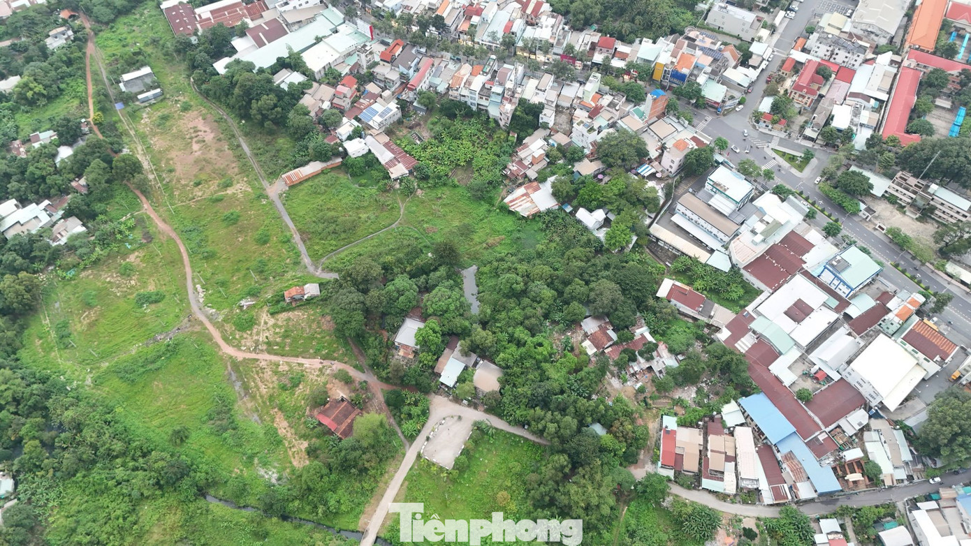 Nhìn từ trên cao khu đất 'vàng’ giữa trung tâm TPHCM bỏ hoang nhiều năm - Ảnh 4