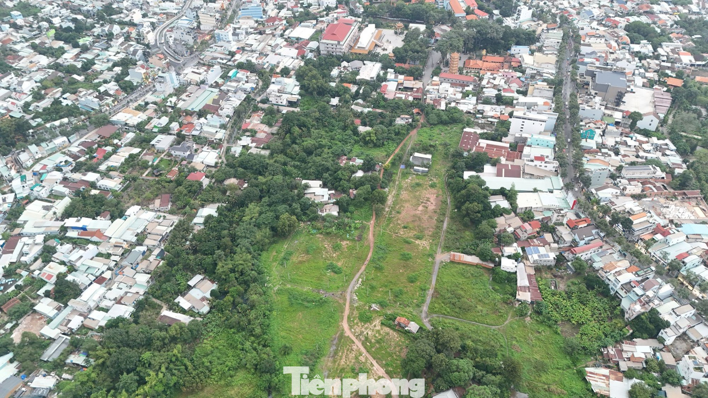 Nhìn từ trên cao khu đất 'vàng’ giữa trung tâm TPHCM bỏ hoang nhiều năm - Ảnh 6