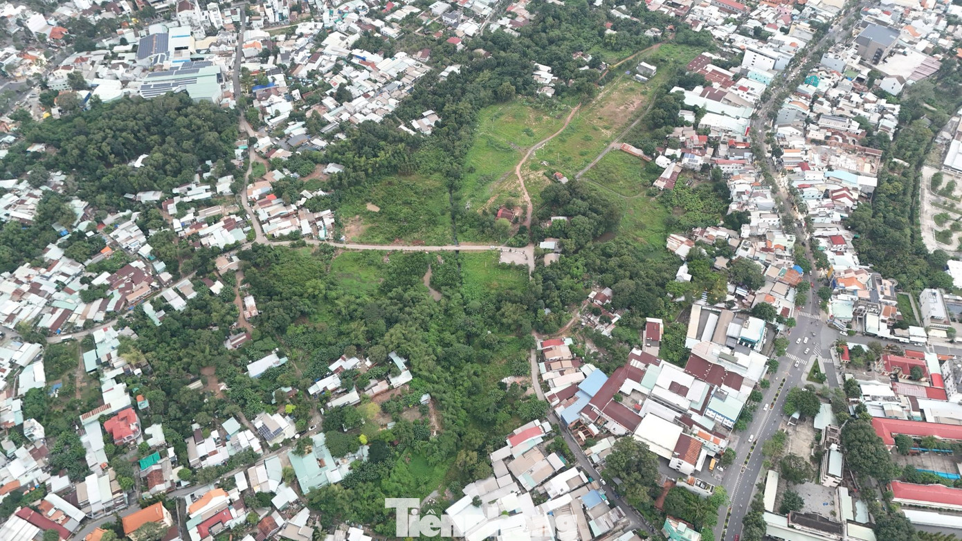 Nhìn từ trên cao khu đất 'vàng’ giữa trung tâm TPHCM bỏ hoang nhiều năm - Ảnh 7