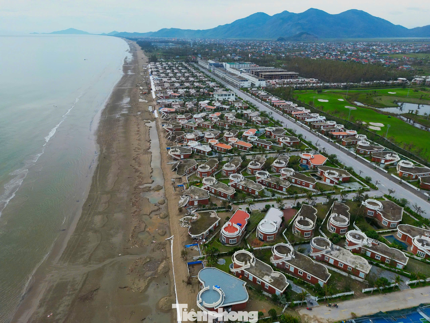 Vụ loạt villa đổ sập sau bão số 10: Chủ đầu tư dự án nói gì? - Ảnh 3