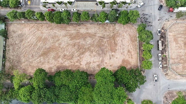 Người dân tham quan khu tái định cư dự án quảng trường, công viên phía đông Hồ - Ảnh 2