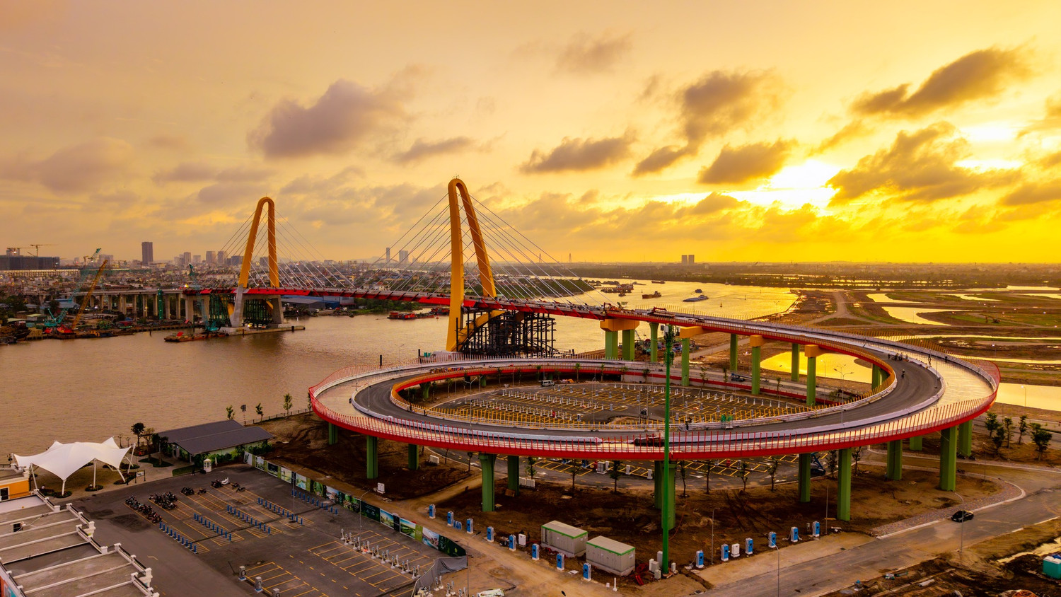 Tàu điện, hàng không và những pha ‘chơi lớn’ của Vingroup, Sun Group để kết nối dự án tỷ USD - Ảnh 2