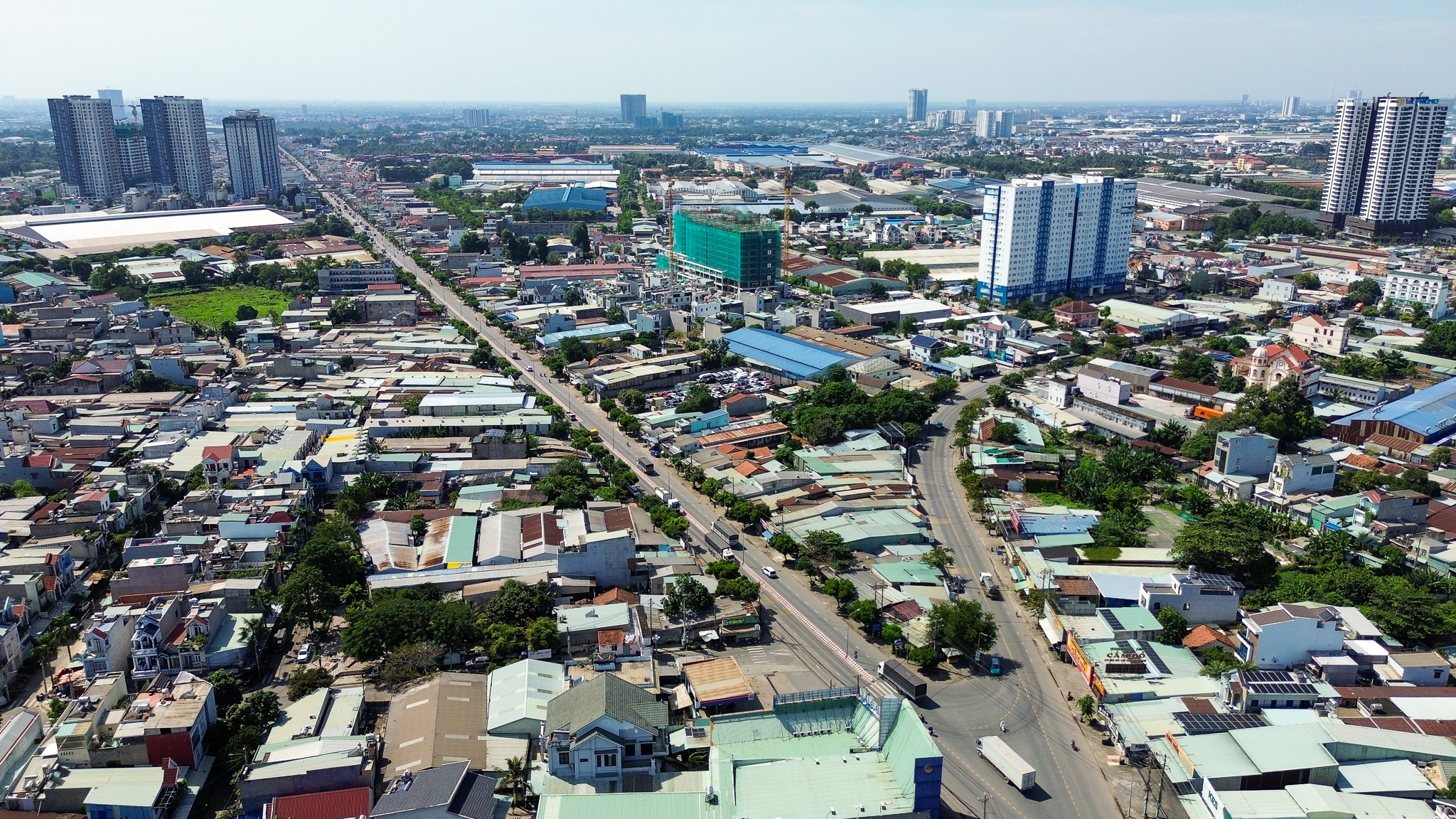 Khu vực bất động sản cực sôi động sau sáp nhập: Giá bằng một nửa, nguồn cung vượt xa TP.HCM cũ - Ảnh 1