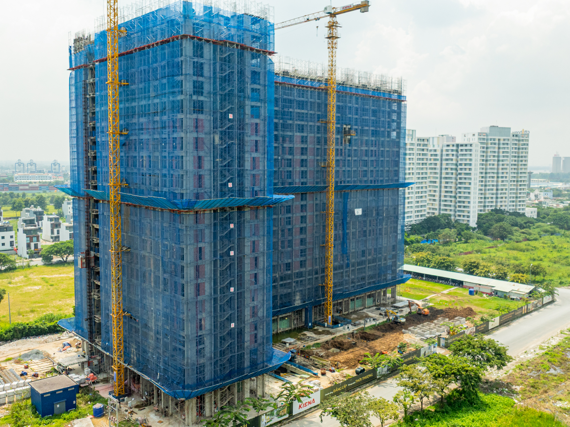 TP.HCM: Đoạn đường dài 8 km nhưng có hơn 10.000 căn hộ chung cư, nối cảng lớn nhất với sân bay rộng nhất Việt Nam - Ảnh 10