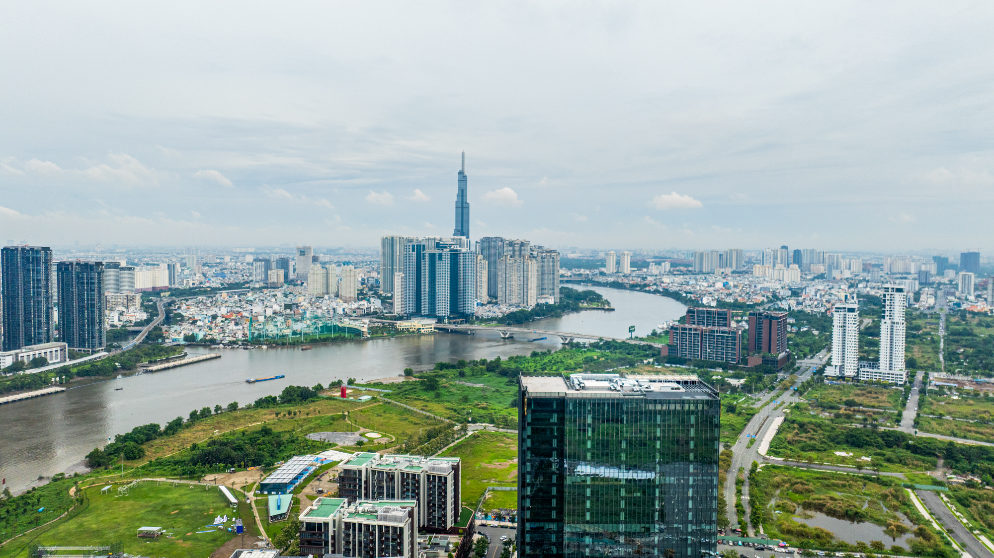 Toà tháp biểu tượng khiến cho căn nhà nào nhìn thấy nó cũng đều tăng giá - Ảnh 9