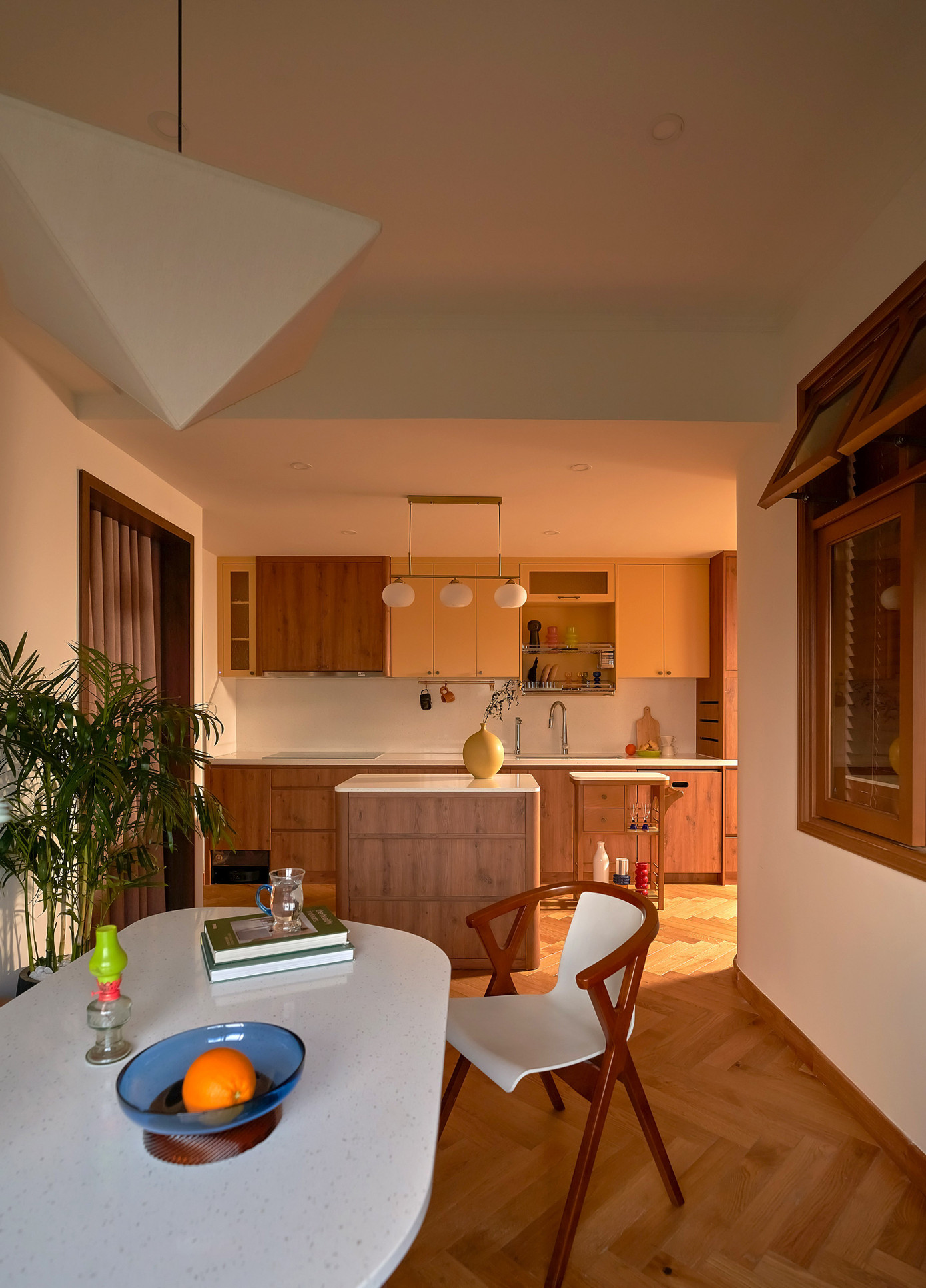 Căn hộ 130m2 được lấy cảm hứng từ những nếp gấp của gỗ - Ảnh 7