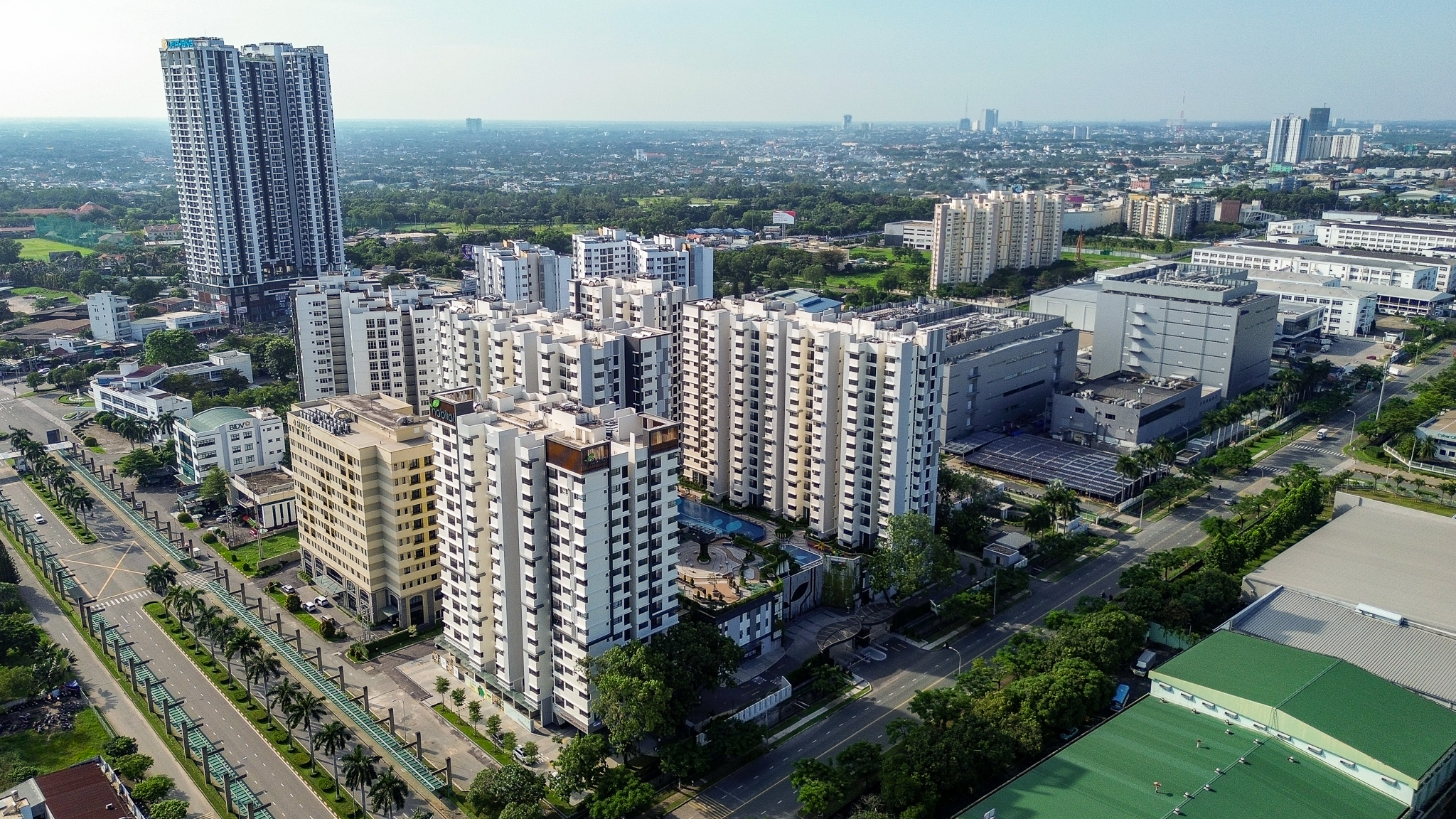 Khu vực bất động sản cực sôi động sau sáp nhập: Giá bằng một nửa, nguồn cung vượt xa TP.HCM cũ - Ảnh 2