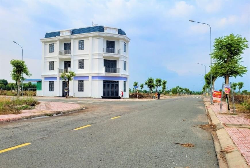 Gỡ vướng để cấp sổ cho loạt nhà phố, đất nền - Ảnh 1