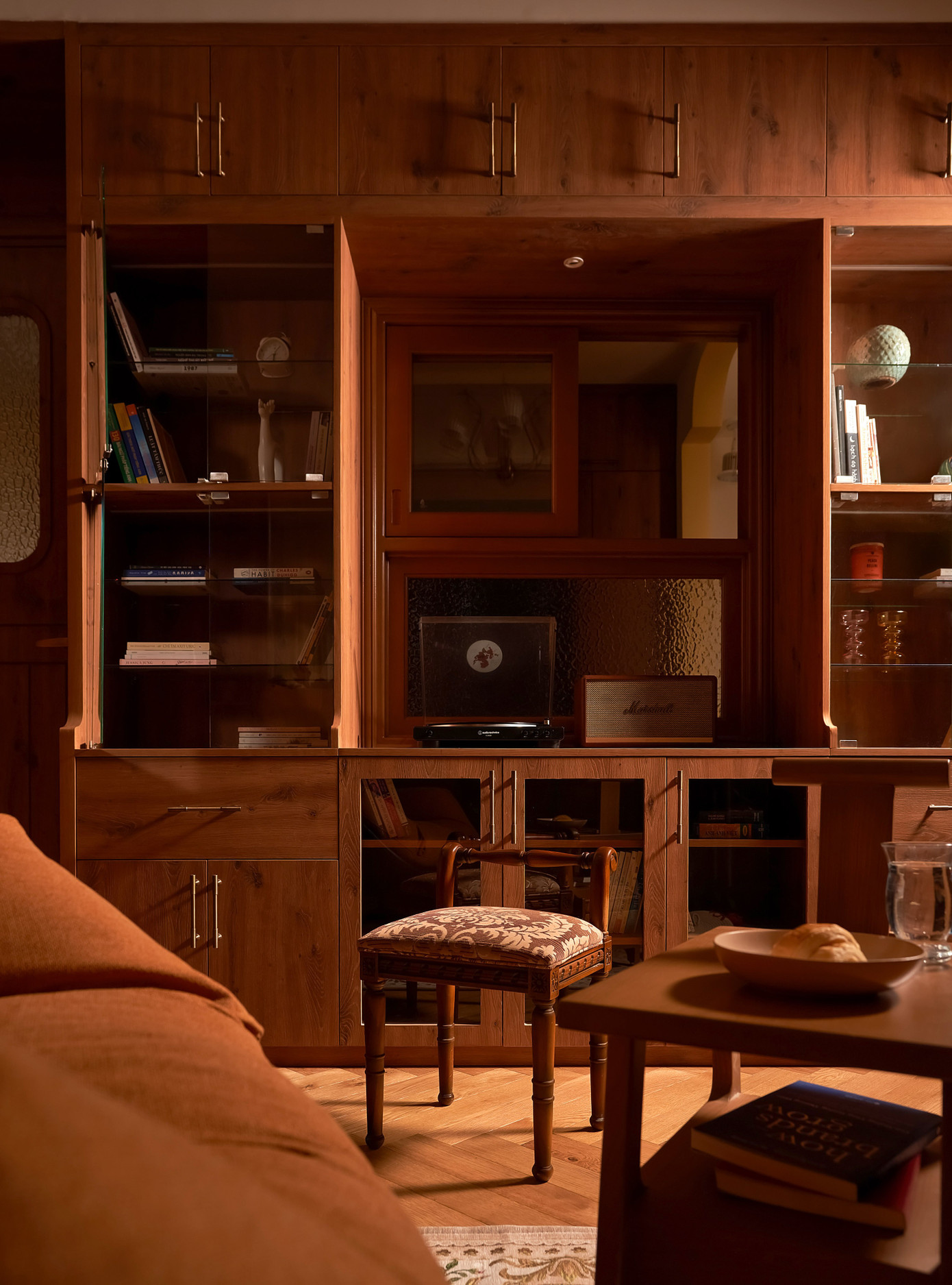 Căn hộ 130m2 được lấy cảm hứng từ những nếp gấp của gỗ - Ảnh 11