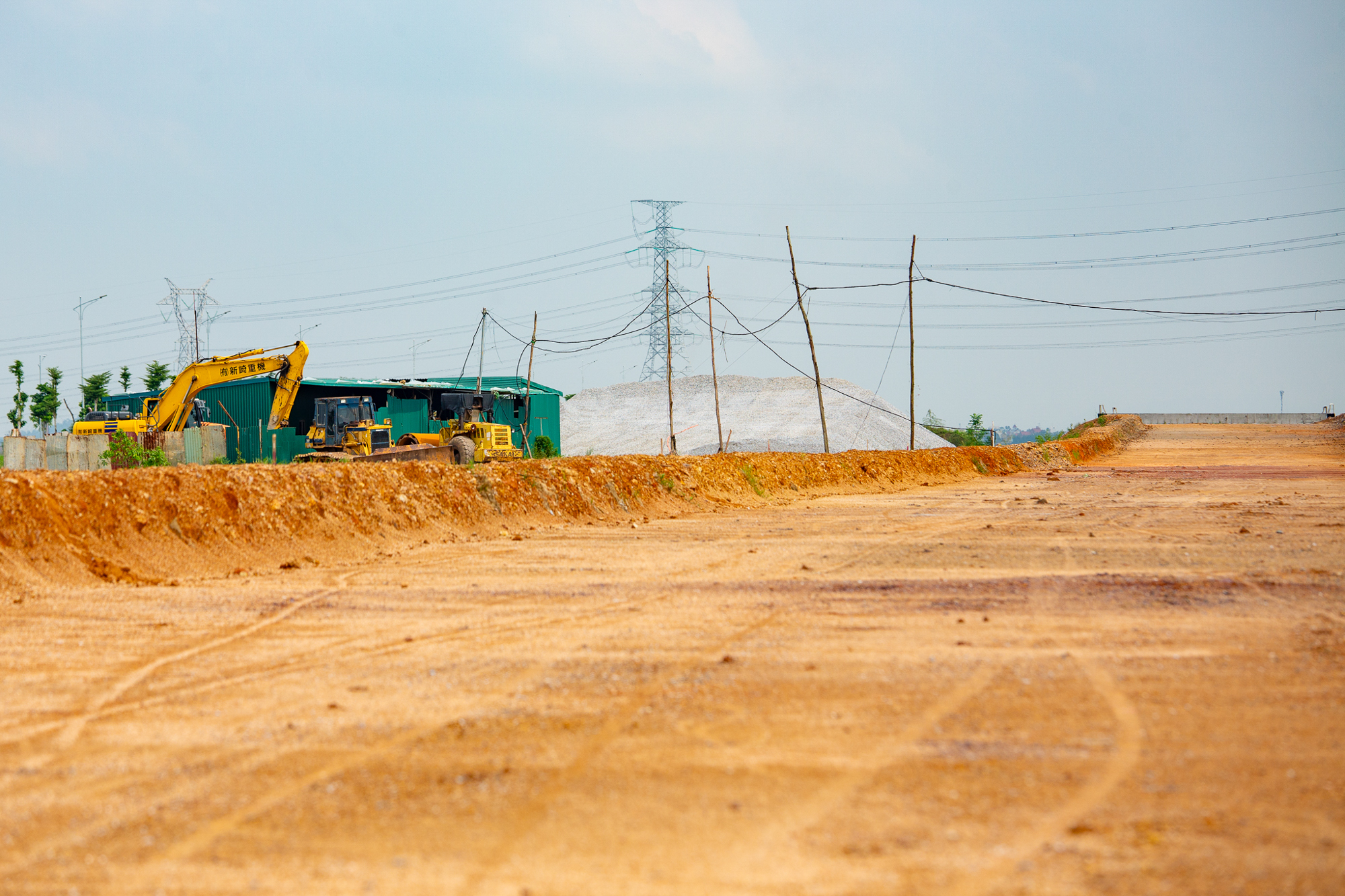 Toàn cảnh tuyến đường vành đai 85.000 tỷ ở Bắc Ninh: Nhiều đoạn đã trải nhựa, sẽ hoàn thành sau 2 tháng - Ảnh 3