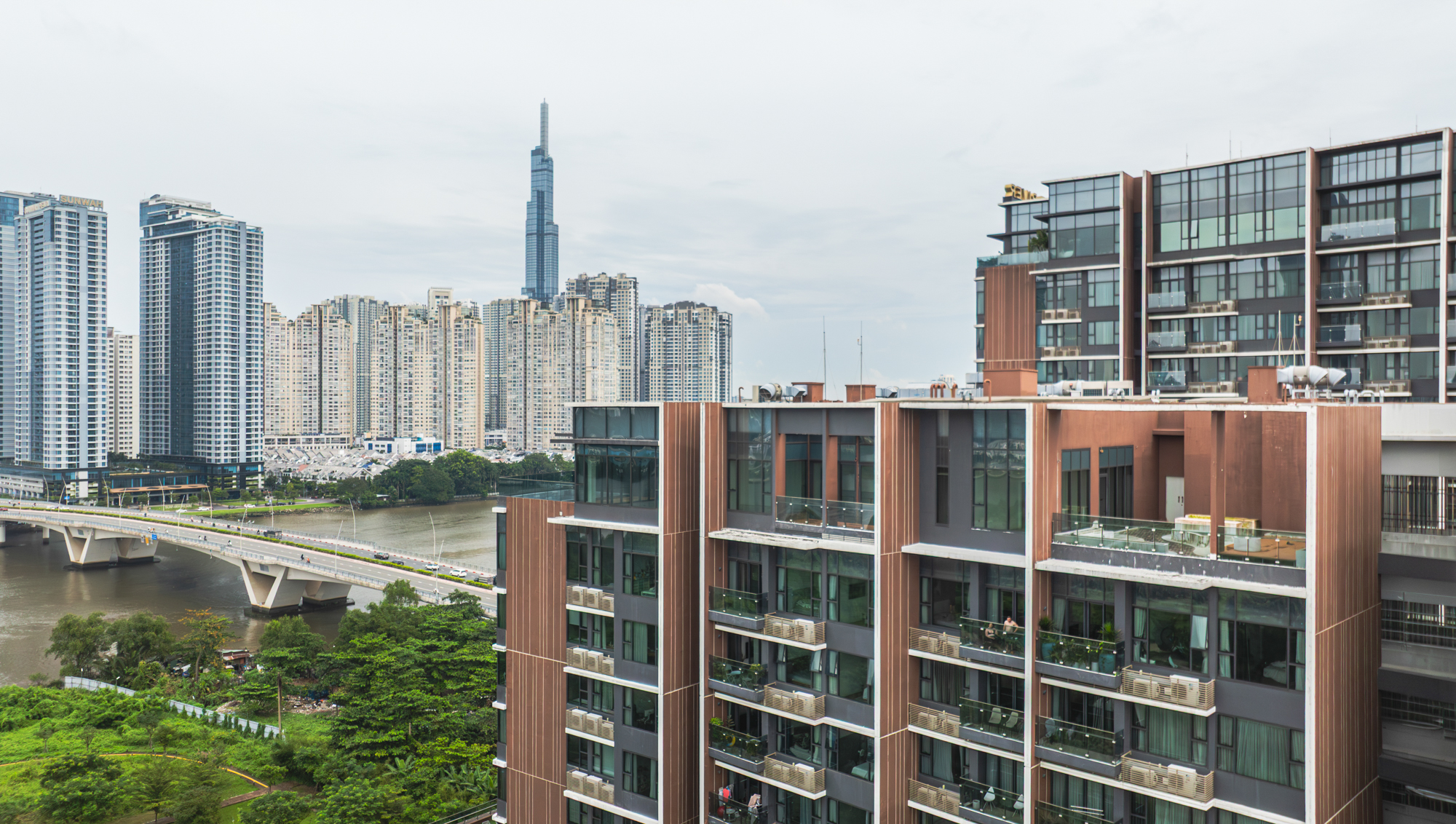 Toà tháp biểu tượng khiến cho căn nhà nào nhìn thấy nó cũng đều tăng giá - Ảnh 7