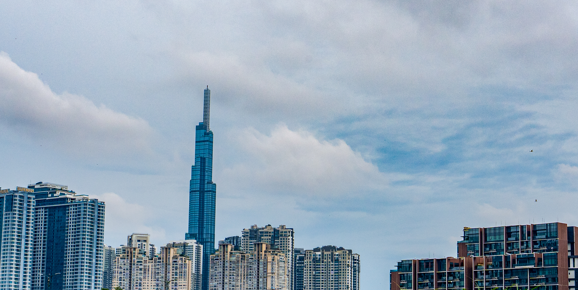 Toà tháp biểu tượng khiến cho căn nhà nào nhìn thấy nó cũng đều tăng giá - Ảnh 8