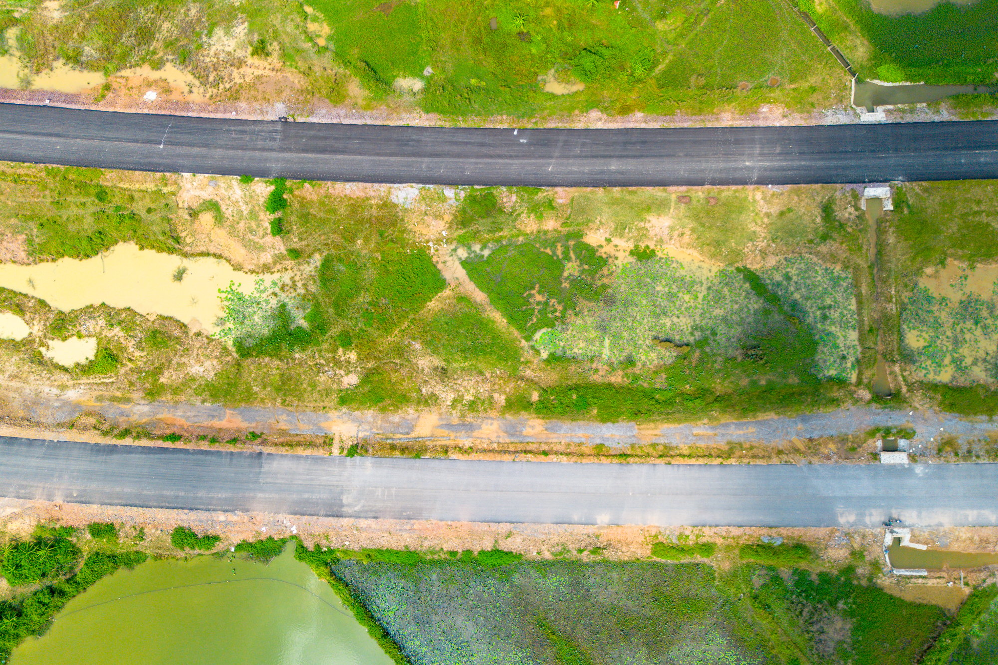 Toàn cảnh tuyến đường vành đai 85.000 tỷ ở Bắc Ninh: Nhiều đoạn đã trải nhựa, sẽ hoàn thành sau 2 tháng - Ảnh 9