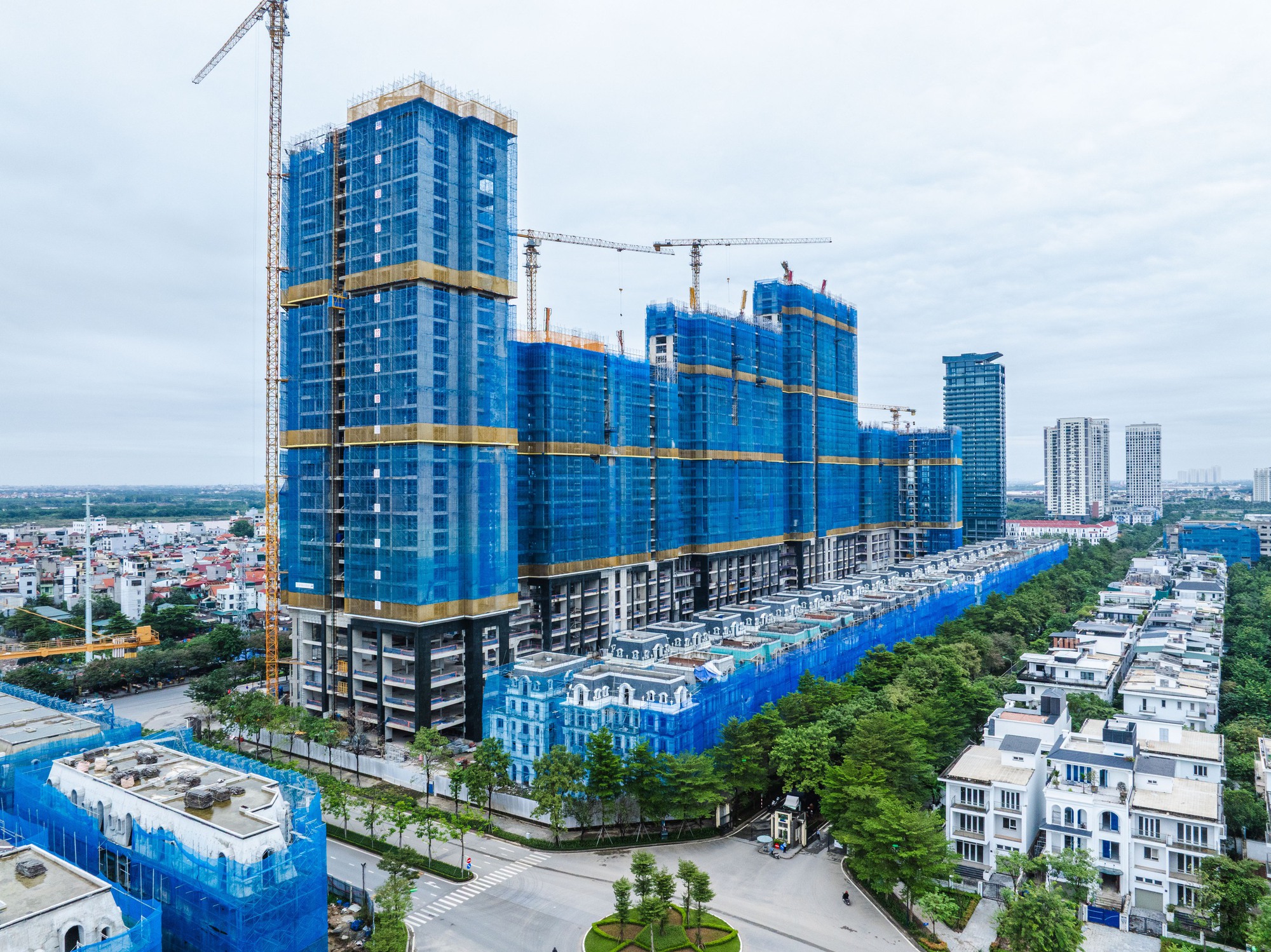 Soi tiến độ thi công các dự án cao cấp của Sunshine Group tại Ciputra và phía Đông Thủ đô - Ảnh 2