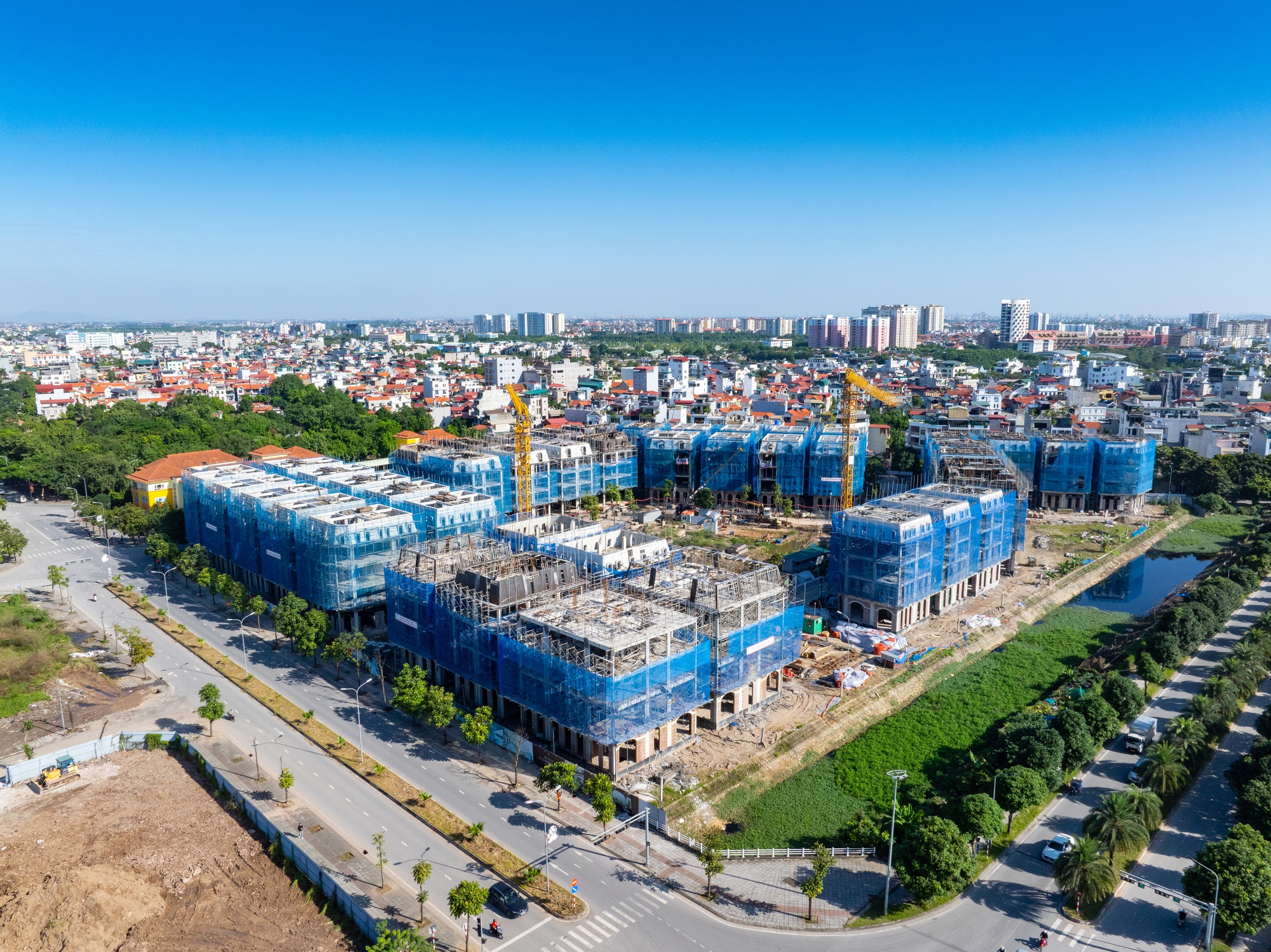 Soi tiến độ thi công các dự án cao cấp của Sunshine Group tại Ciputra và phía Đông Thủ đô - Ảnh 4