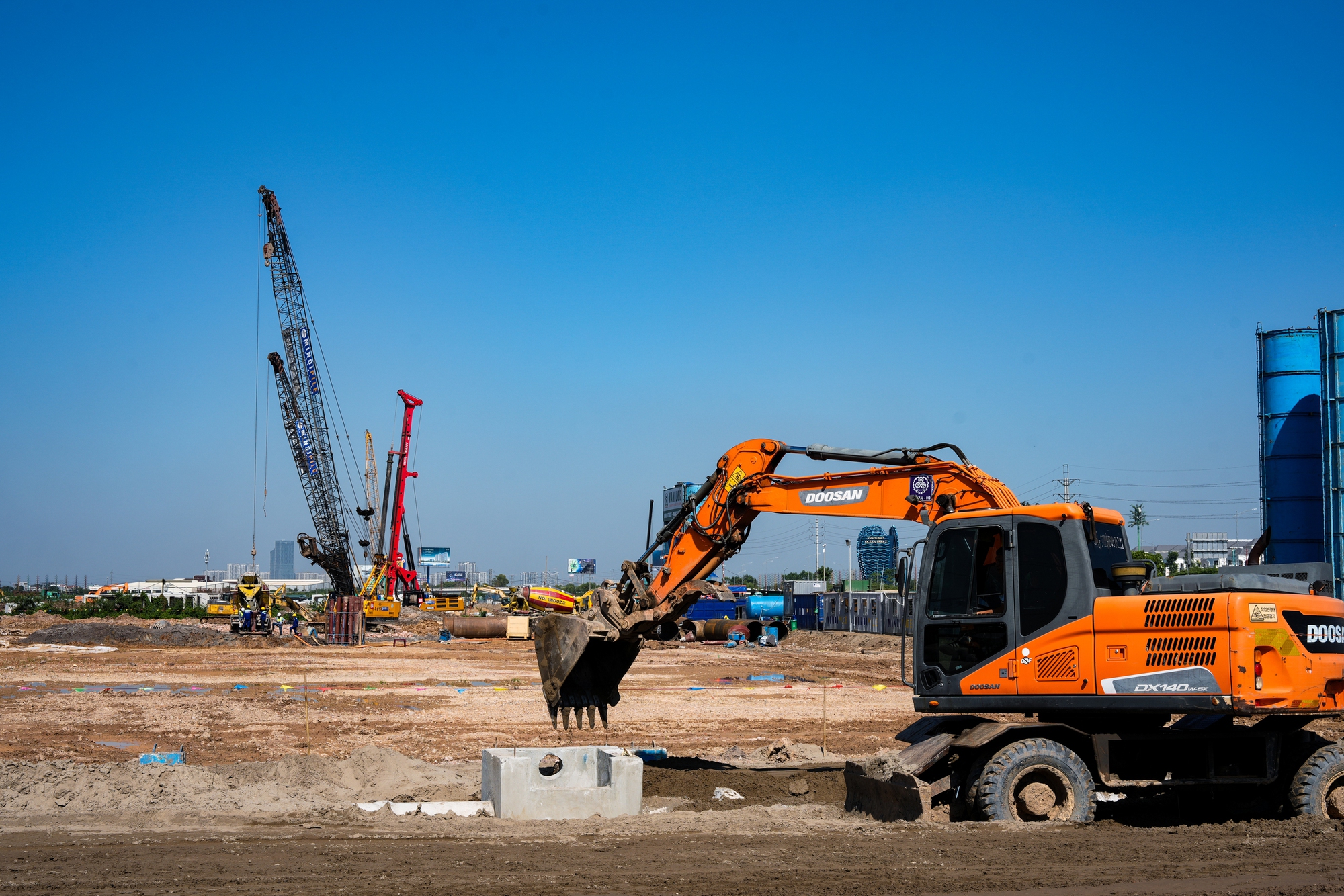 Soi tiến độ thi công các dự án cao cấp của Sunshine Group tại Ciputra và phía Đông Thủ đô - Ảnh 7