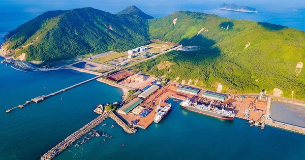 Tỷ phú Phạm Nhật Vượng liên tục rót vốn vào quê nhà: Từ khu công nghiệp, nhà xưởng ô tô điện đến dự án cảng quốc tế gần 8.900 tỷ đồng